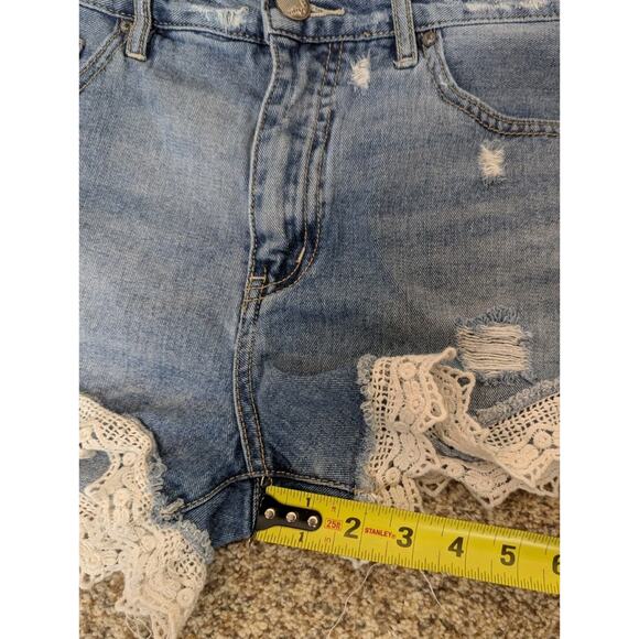 Free People Denim Shorts Size 29 Distressed Crochet Lace Hem Boho Festival - Picture 8 of 8